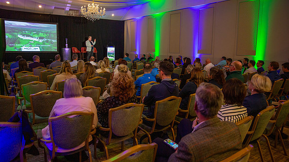 04 Conference088