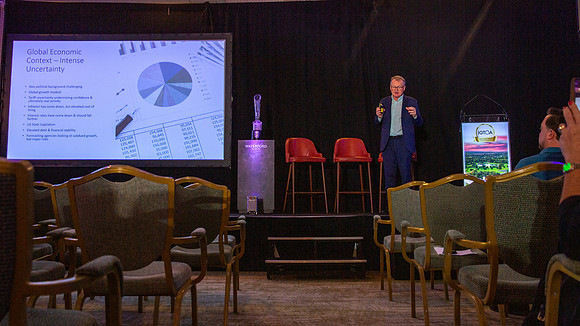 04 Conference093