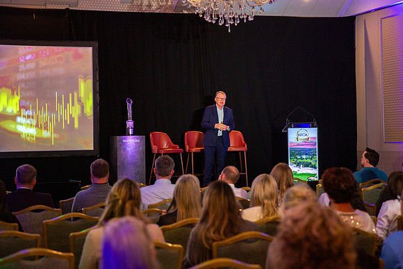 04 Conference098